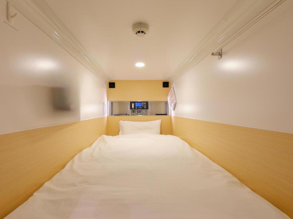 Acro Capsule Hotel Namba Dotonbori Осака Екстер'єр фото